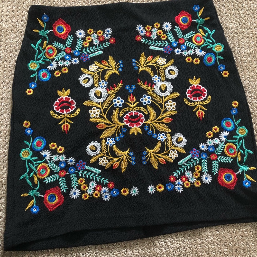 Embroidered skirt
